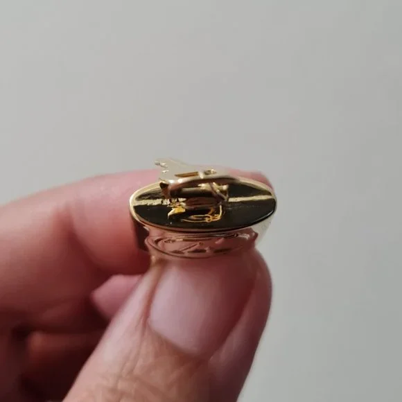 18k gold pendant with unique design - Picture 9 of 16